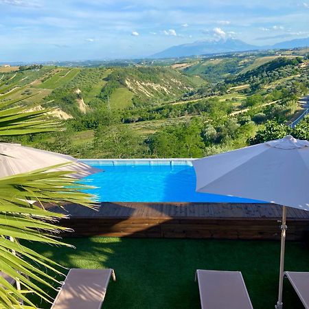 Bed And Adventure Tramontana Resort - Camera Vista Castilenti Exterior foto
