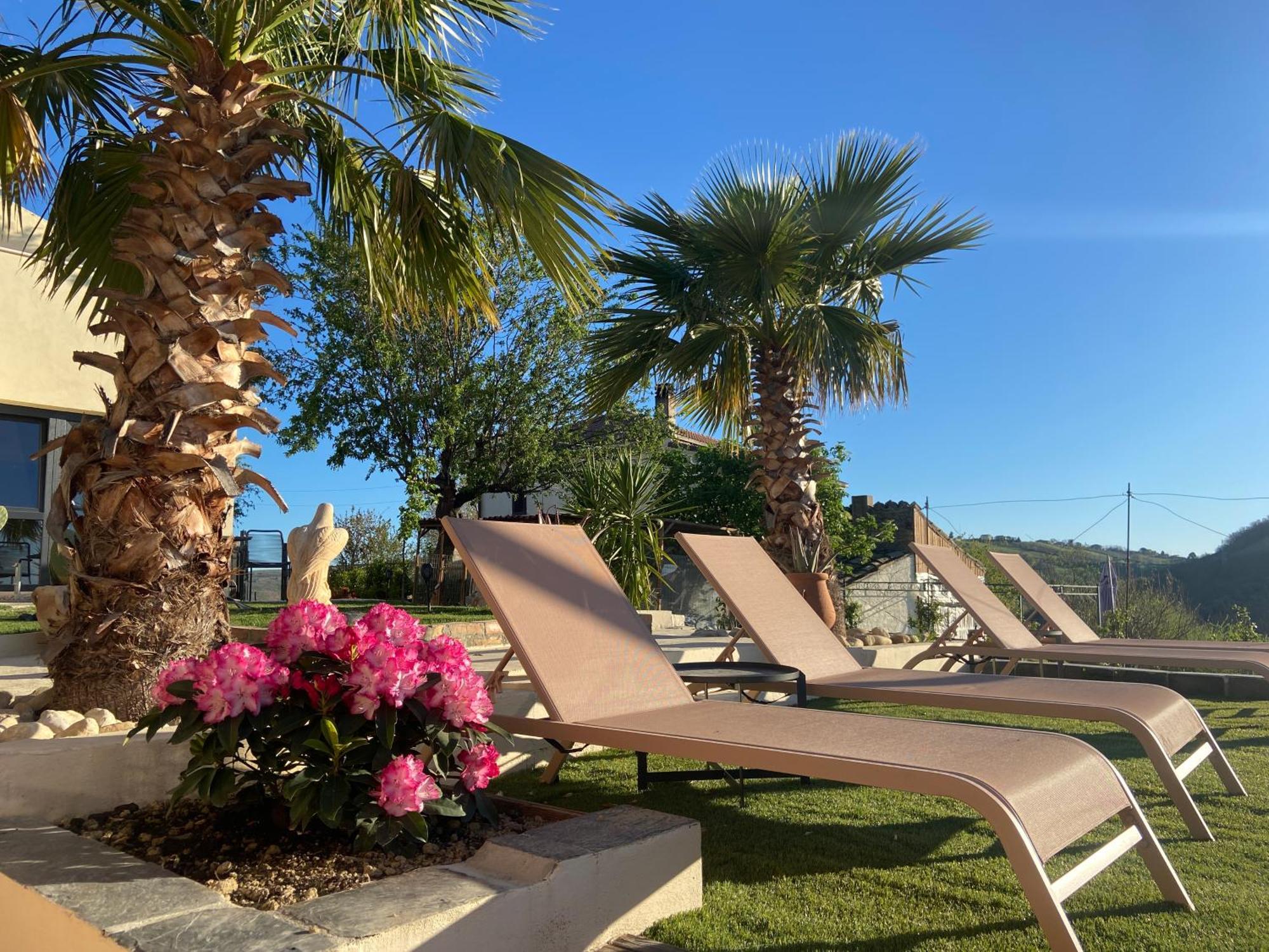 Bed And Adventure Tramontana Resort - Camera Vista Castilenti Exterior foto